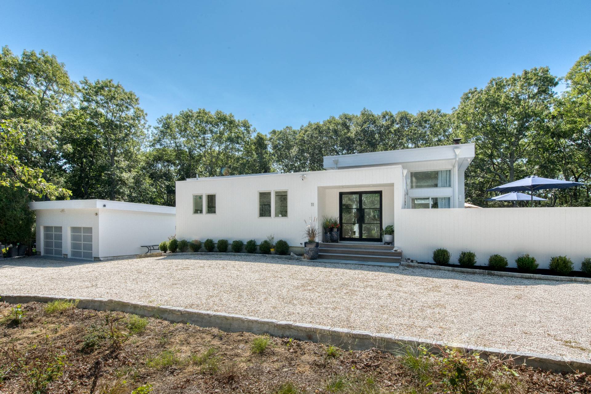JONATHAN DR, East Hampton