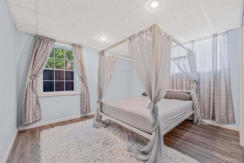 Hampton Bays, New York, 11946, United States, 5 Bedrooms Bedrooms, ,2.5 BathroomsBathrooms,Residential,For Sale,1959991