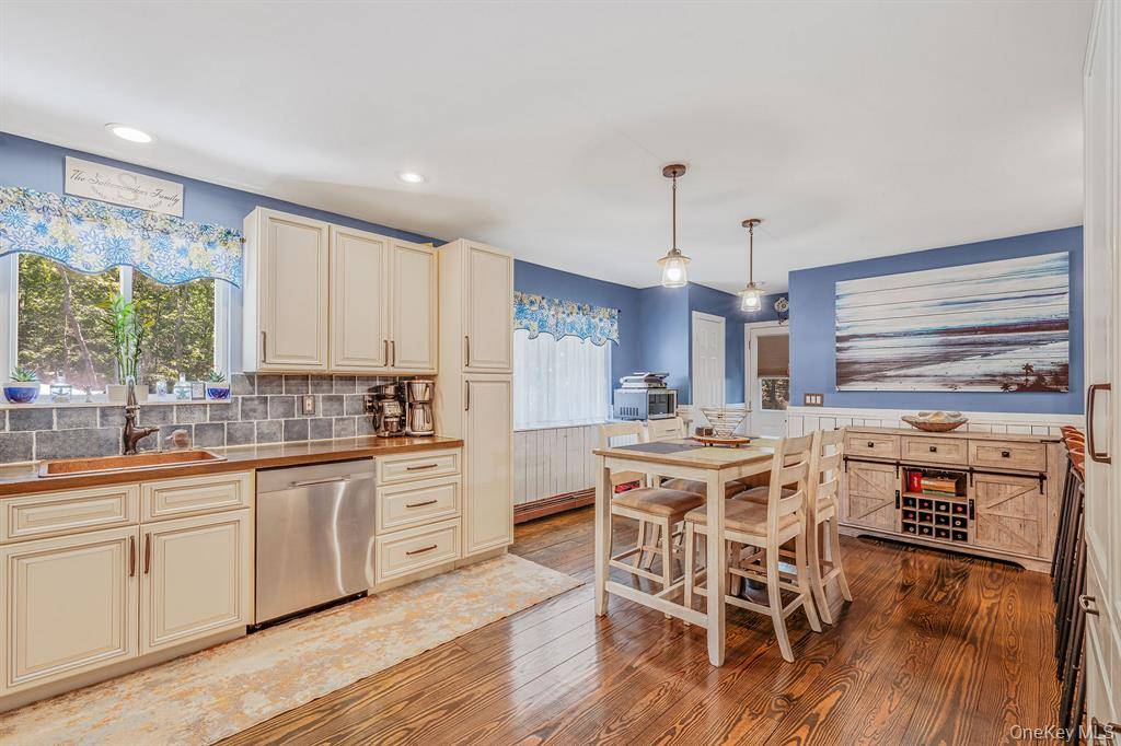 Hampton Bays, New York, 11946, United States, 5 Bedrooms Bedrooms, ,2.5 BathroomsBathrooms,Residential,For Sale,1959991