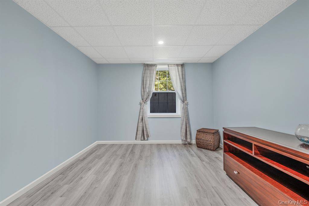 Hampton Bays, New York, 11946, United States, 5 Bedrooms Bedrooms, ,2.5 BathroomsBathrooms,Residential,For Sale,1959991