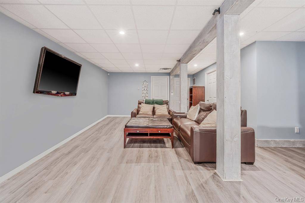 Hampton Bays, New York, 11946, United States, 5 Bedrooms Bedrooms, ,2.5 BathroomsBathrooms,Residential,For Sale,1959991