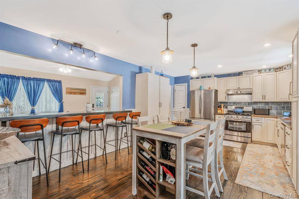 Hampton Bays, New York, 11946, United States, 5 Bedrooms Bedrooms, ,2.5 BathroomsBathrooms,Residential,For Sale,1959991