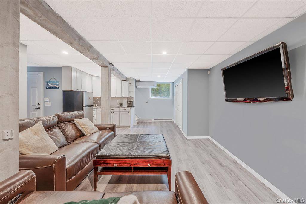 Hampton Bays, New York, 11946, United States, 5 Bedrooms Bedrooms, ,2.5 BathroomsBathrooms,Residential,For Sale,1959991