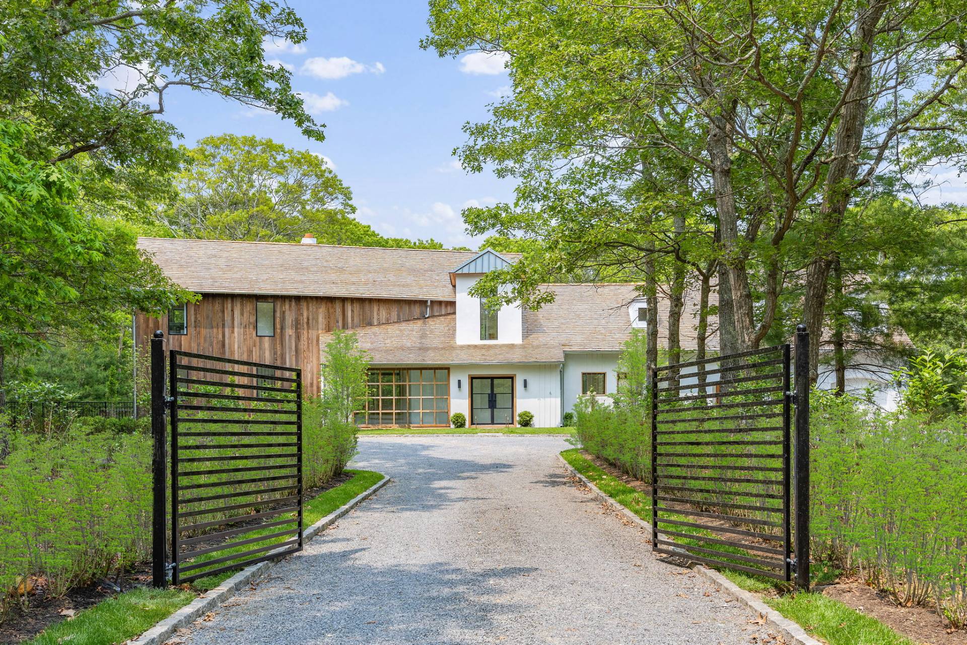 GRAPE ARBOR LA, East Hampton